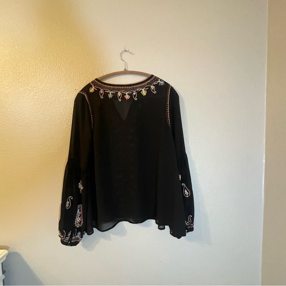 Love Sam Black Embroidered Blouse, size XS. No tag for material. Pre-owned. - Picture 3 of 11